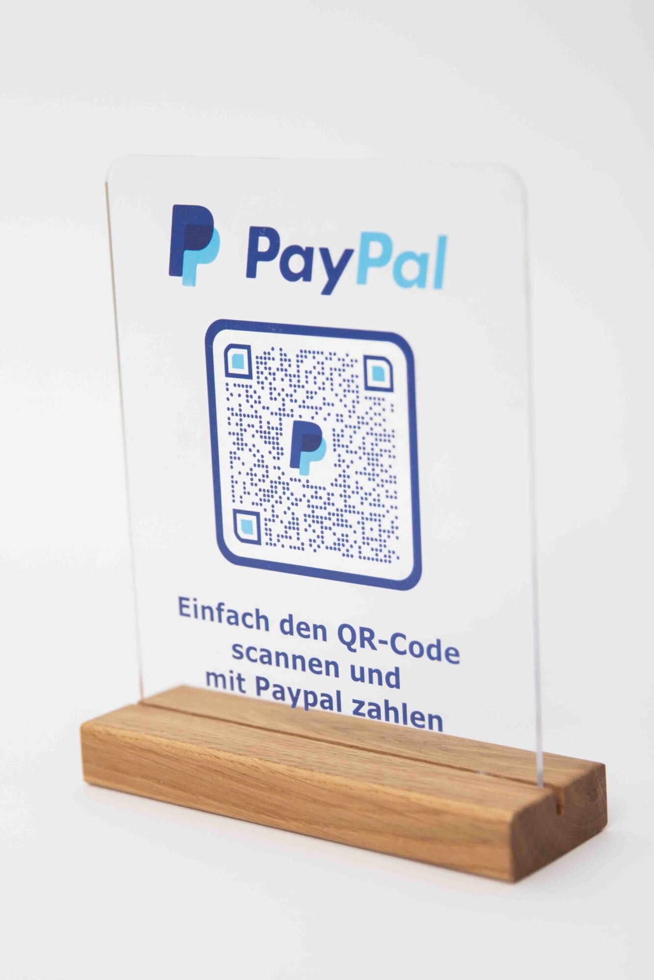 PayPal QR-Code Aufsteller mit der Aufschrift: Einfach den QR-Code scannen und mit Paypal zahlen