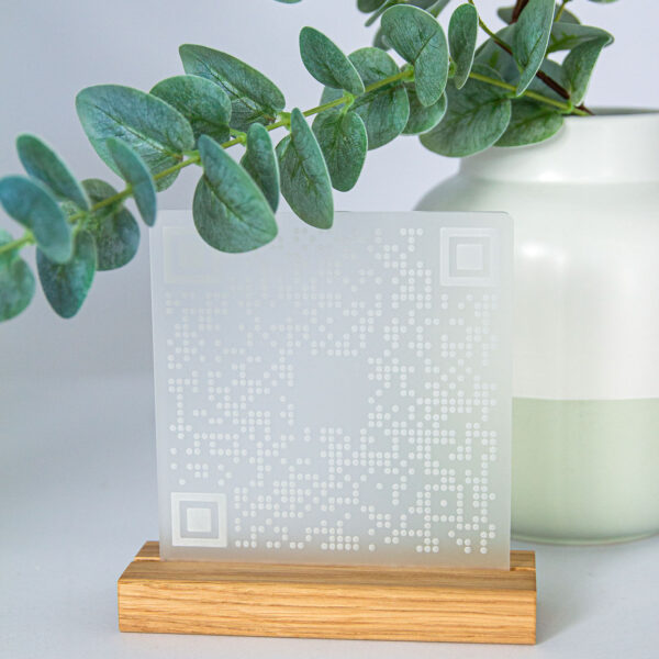 Paypal Aufsteller aus Acryl / QR Code zum Abscannen / Firmenaufsteller / Paypal Link Aufsteller / QR Code für Kunden mit Echtholz Sockel