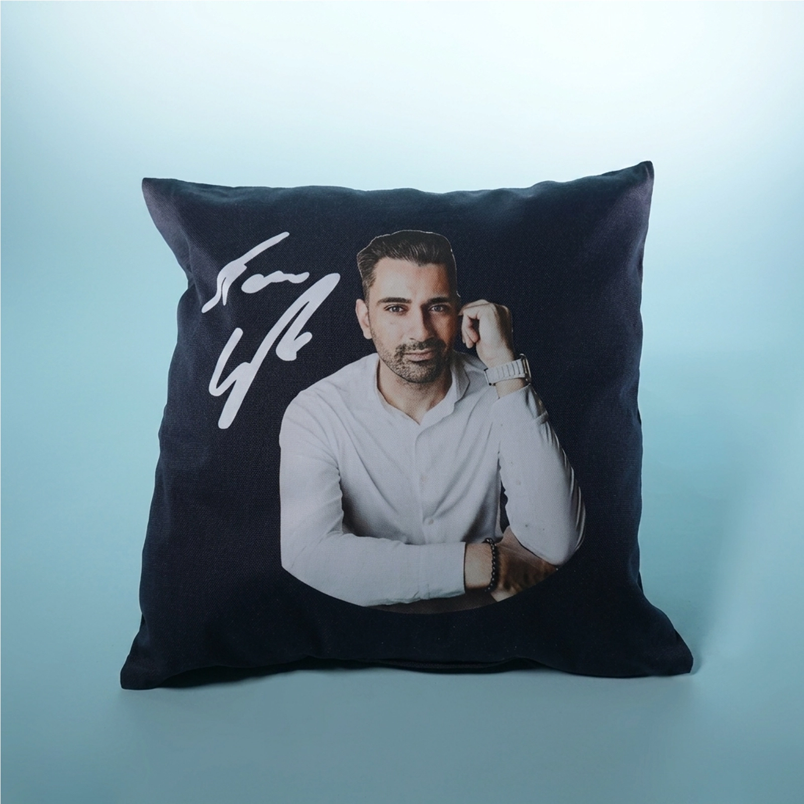Tan Caglar, Kissen, weich, Wohnaccessoires, ausdrucksstarkes Fotomotiv, Fanartikel