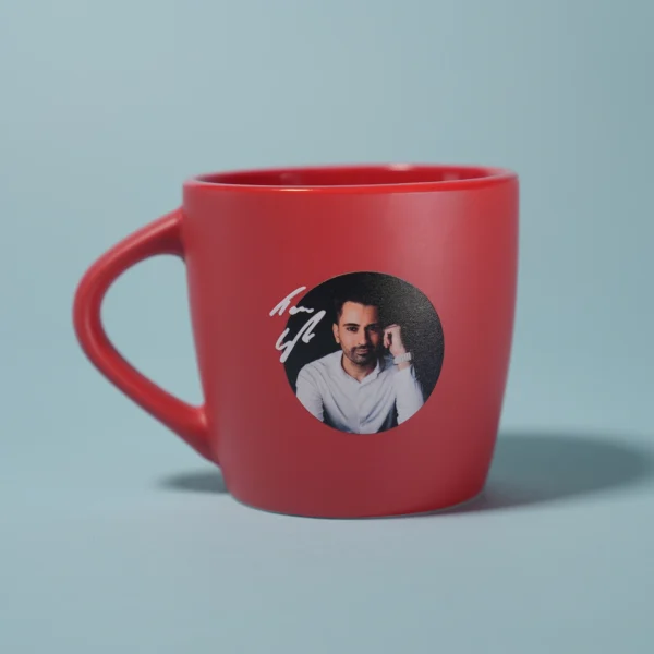 Tan Caglar, Tasse, rot, Alltagsbegleiter ausdrucksstarkes Fotomotiv, Fanartikel